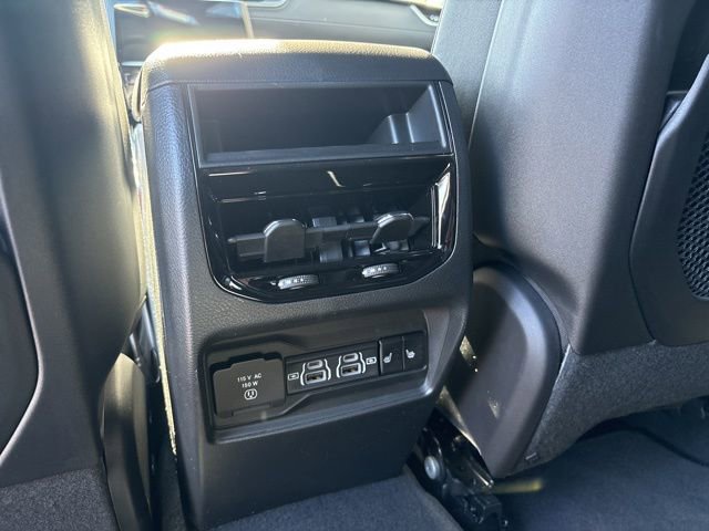 New 2025 Jeep Grand Cherokee Limited w/ Black Appearance Package image 17