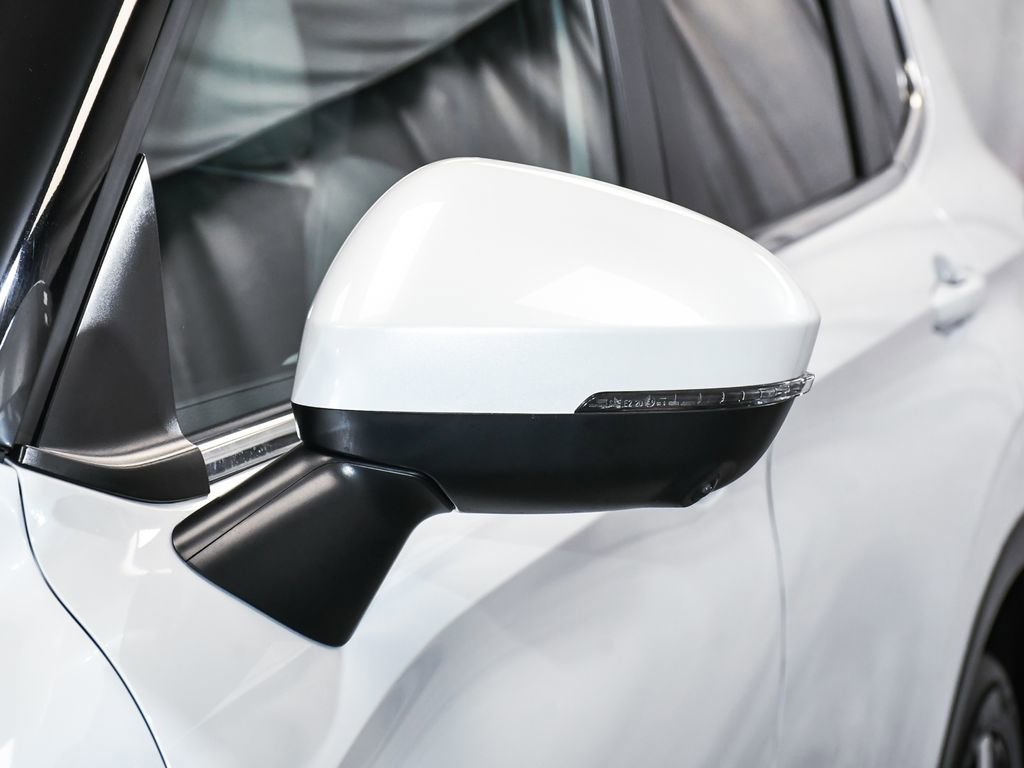 Used 2025 Mitsubishi Outlander SE image 74