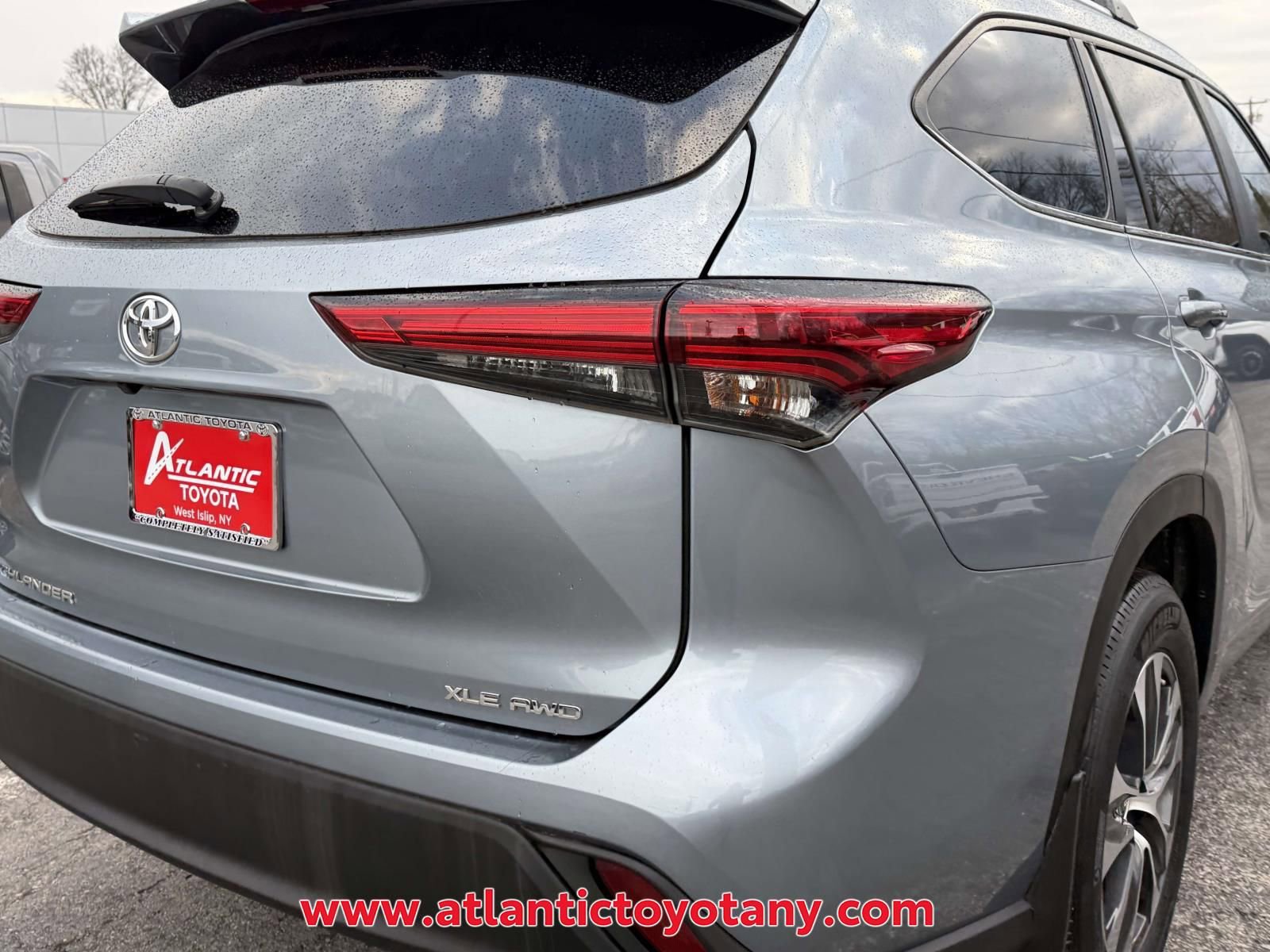 Used 2023 Toyota Highlander XLE image 7