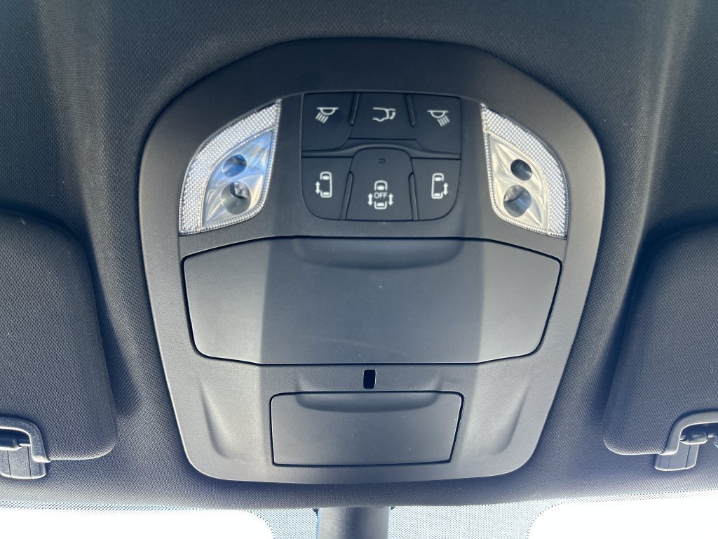 Used 2025 Chrysler Pacifica Select FWD image 20