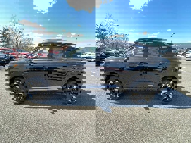 New 2025 Nissan Kicks SR image 8