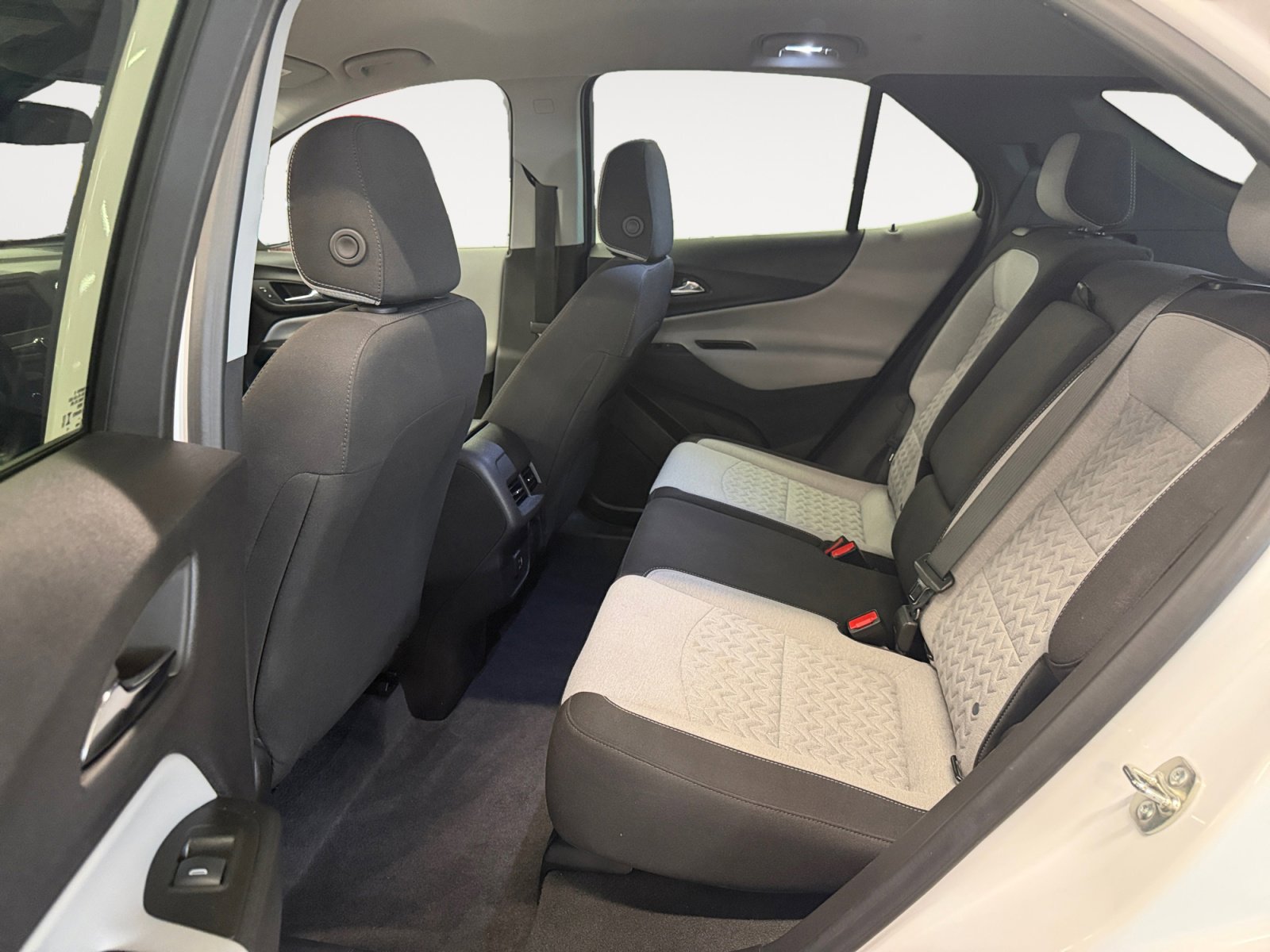 Used 2024 Chevrolet Equinox LS image 24