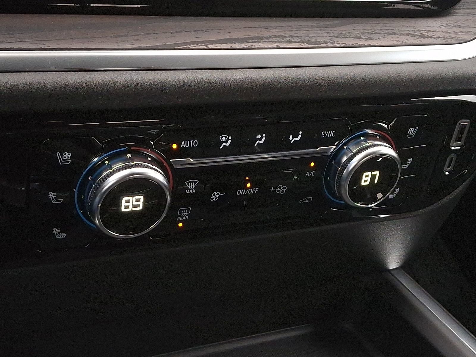 New 2026 GMC Sierra 2500 SLT w/ SLT Premium Package image 15