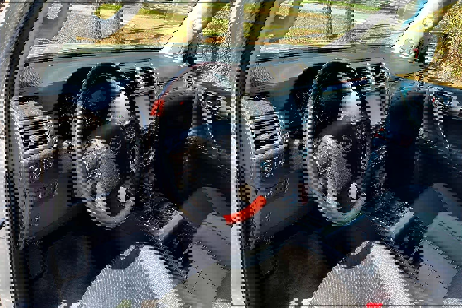 Used 2015 Lexus GX 460 w/ Premium Package image 17