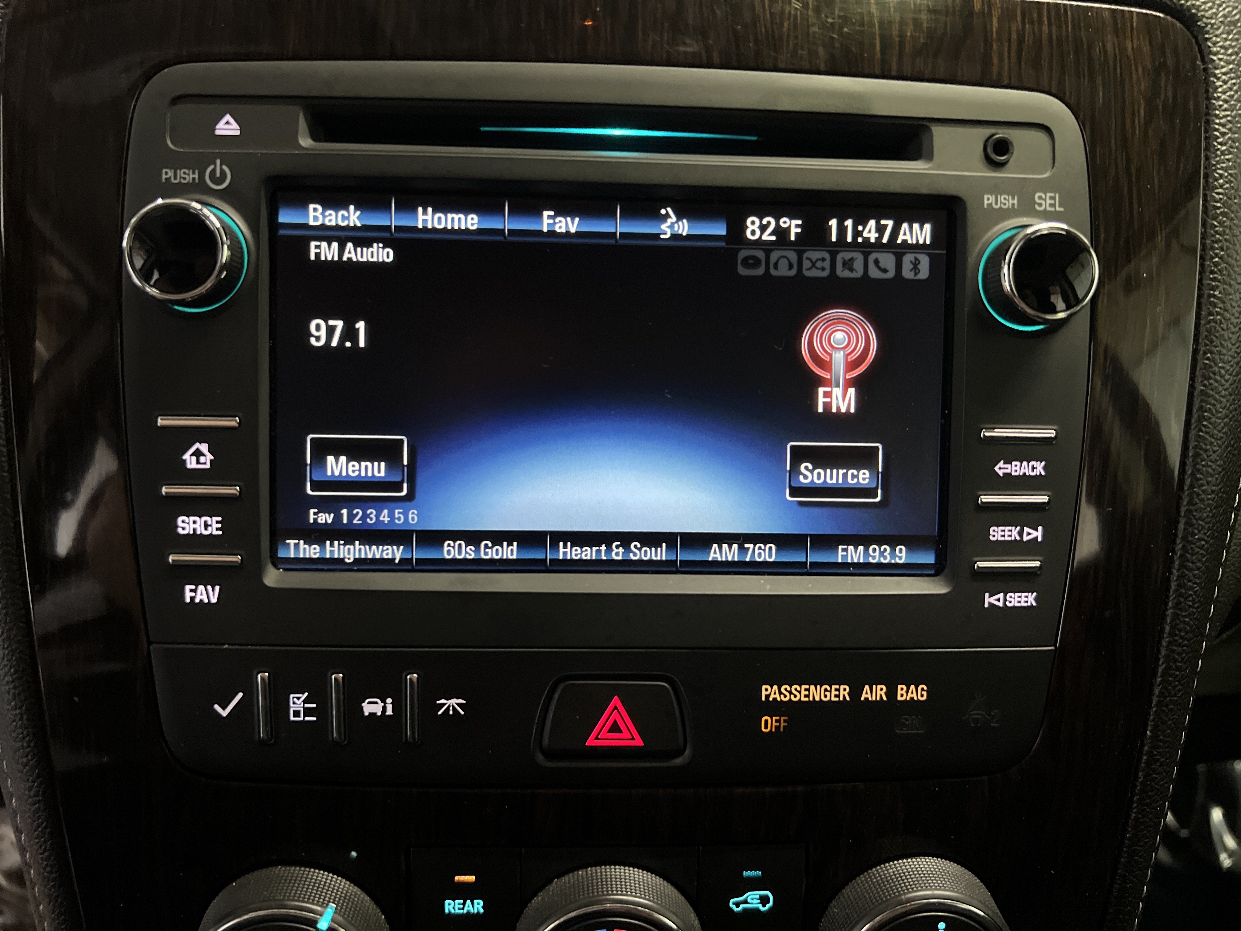 Used 2017 Chevrolet Traverse LT w/ Style and Technology Package FWD image 20