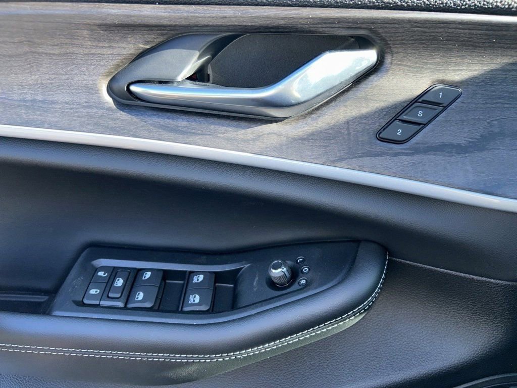 New 2025 Jeep Grand Cherokee L Limited w/ Black Appearance Package image 21