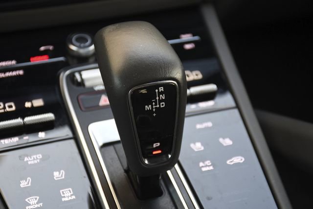 Used 2022 Porsche Cayenne Platinum Edition image 17