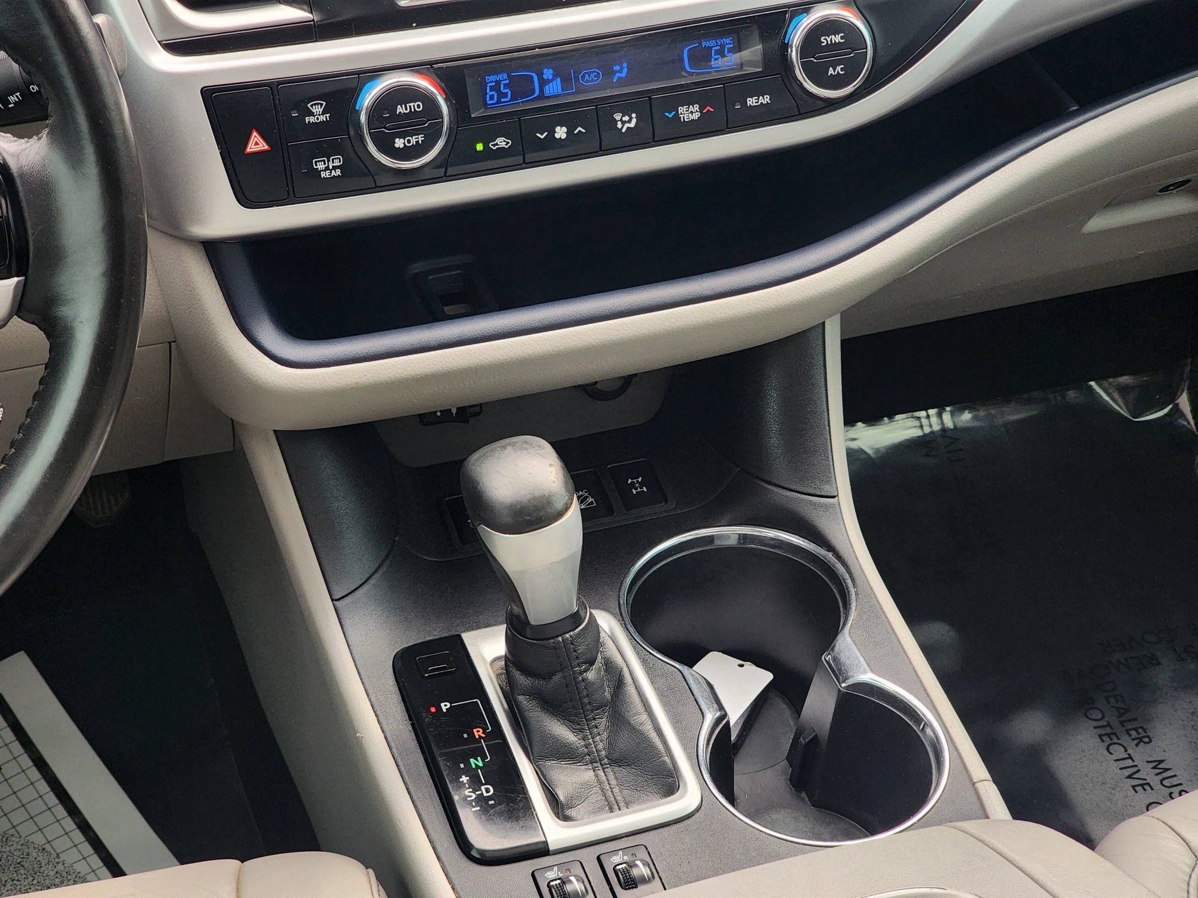 Used 2015 Toyota Highlander XLE AWD/4WD image 14