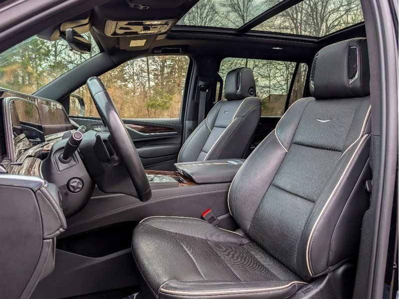 Used 2023 Cadillac Escalade ESV Premium Luxury image 17