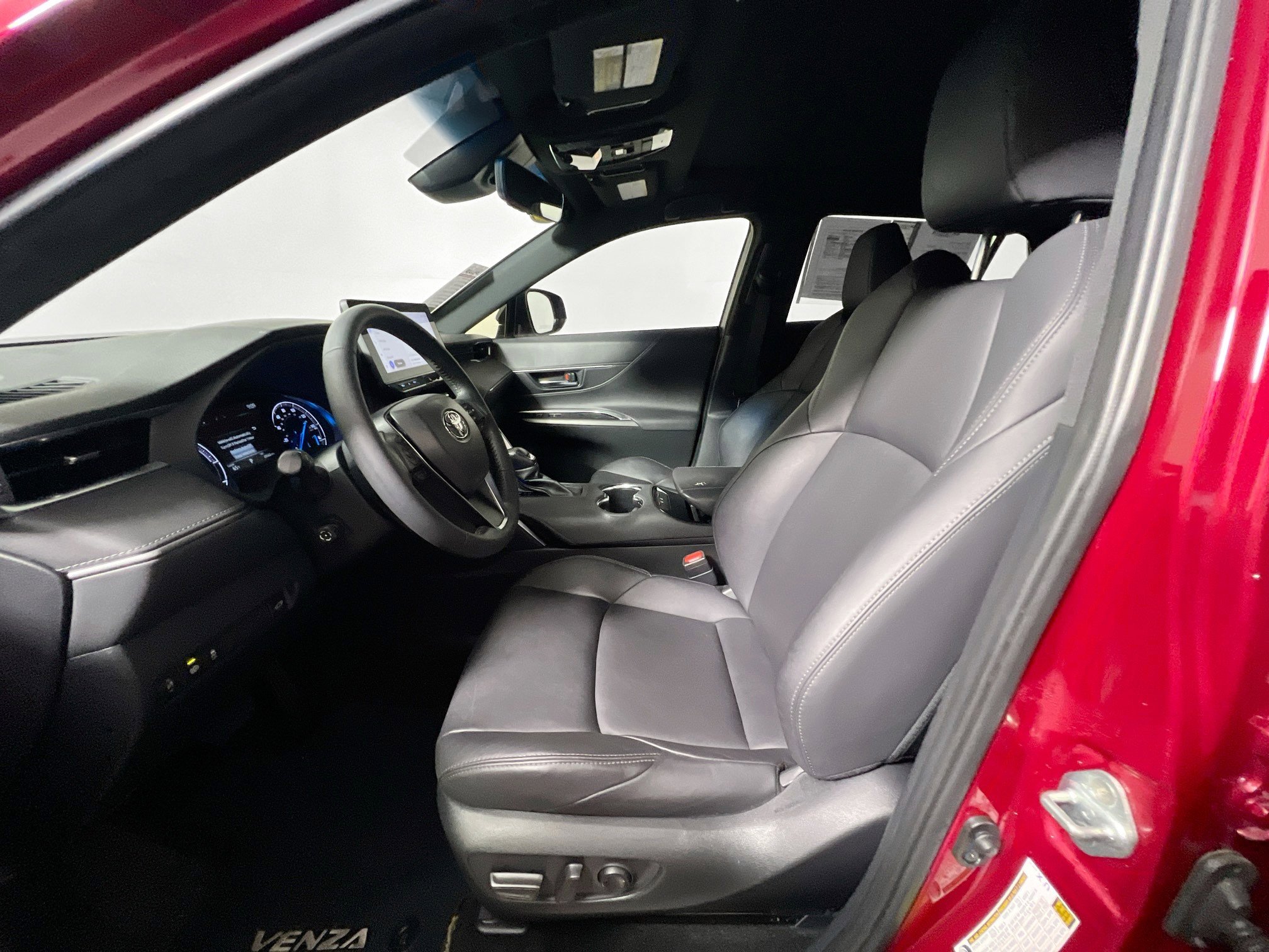 Used 2024 Toyota Venza Nightshade AWD/4WD image 14