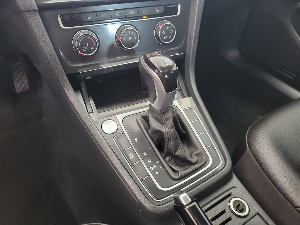 Used 2019 Volkswagen Golf SE FWD image 30