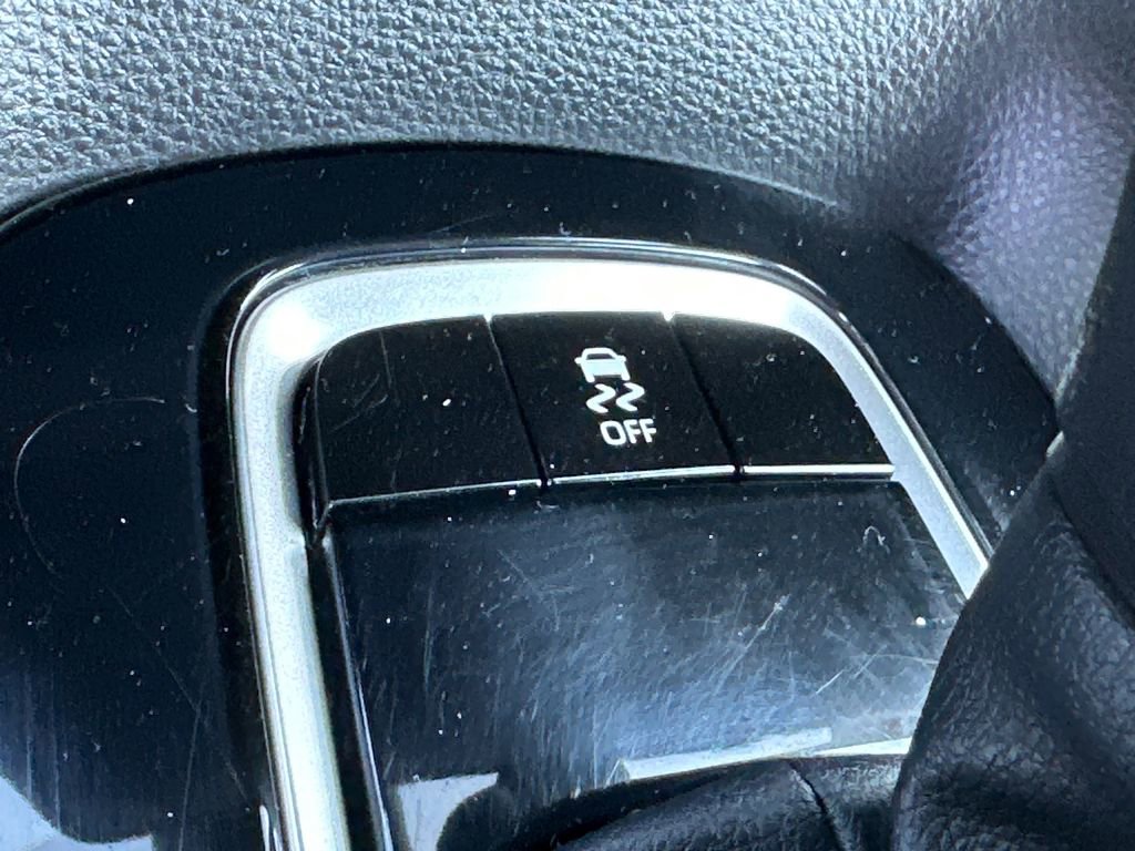 Used 2024 Toyota Corolla LE image 29