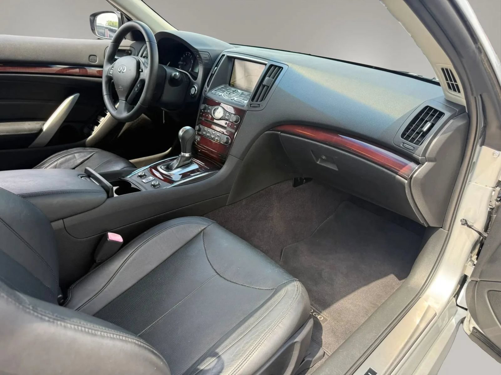 Used 2014 INFINITI Q60 Convertible w/ Premium Package RWD image 45