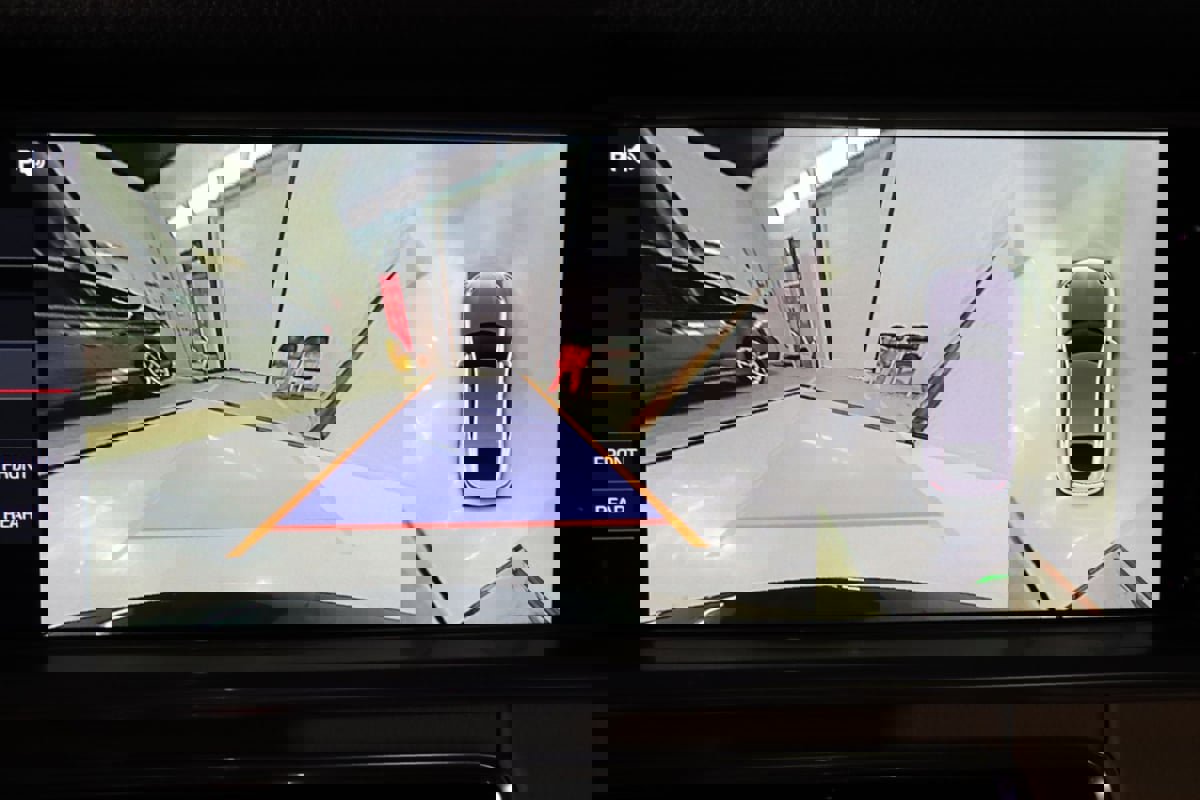 Used 2018 Porsche Panamera 4 image 24