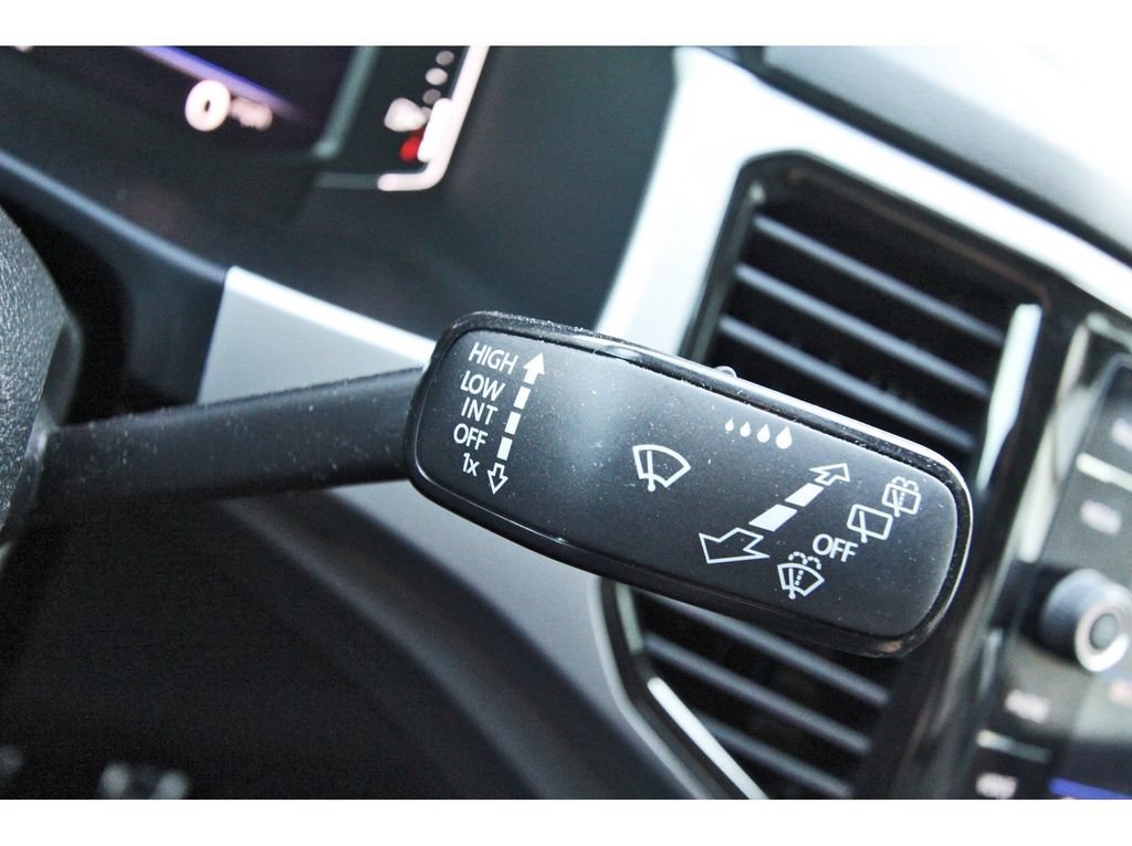 Used 2023 Volkswagen Atlas SEL R-Line AWD/4WD image 19