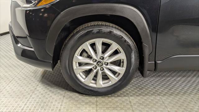 Used 2024 Toyota Corolla Cross LE FWD image 32