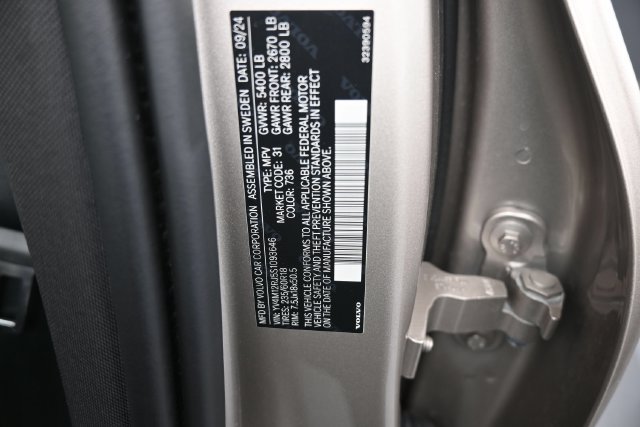 Used 2025 Volvo XC60 B5 Core AWD/4WD image 18