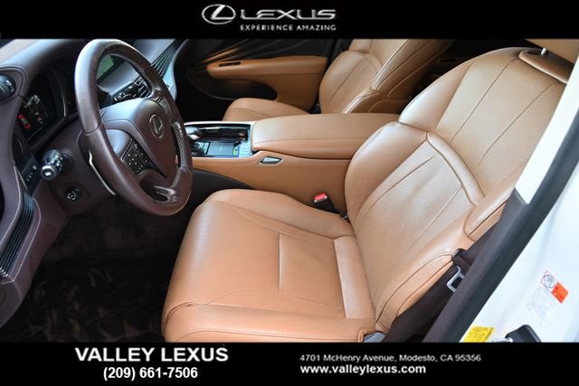 Used 2019 Lexus LS 500 w/ Accessory Package (Z2) RWD image 9