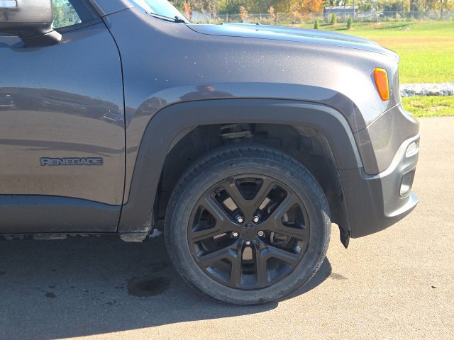 Used 2016 Jeep Renegade Latitude AWD/4WD image 4