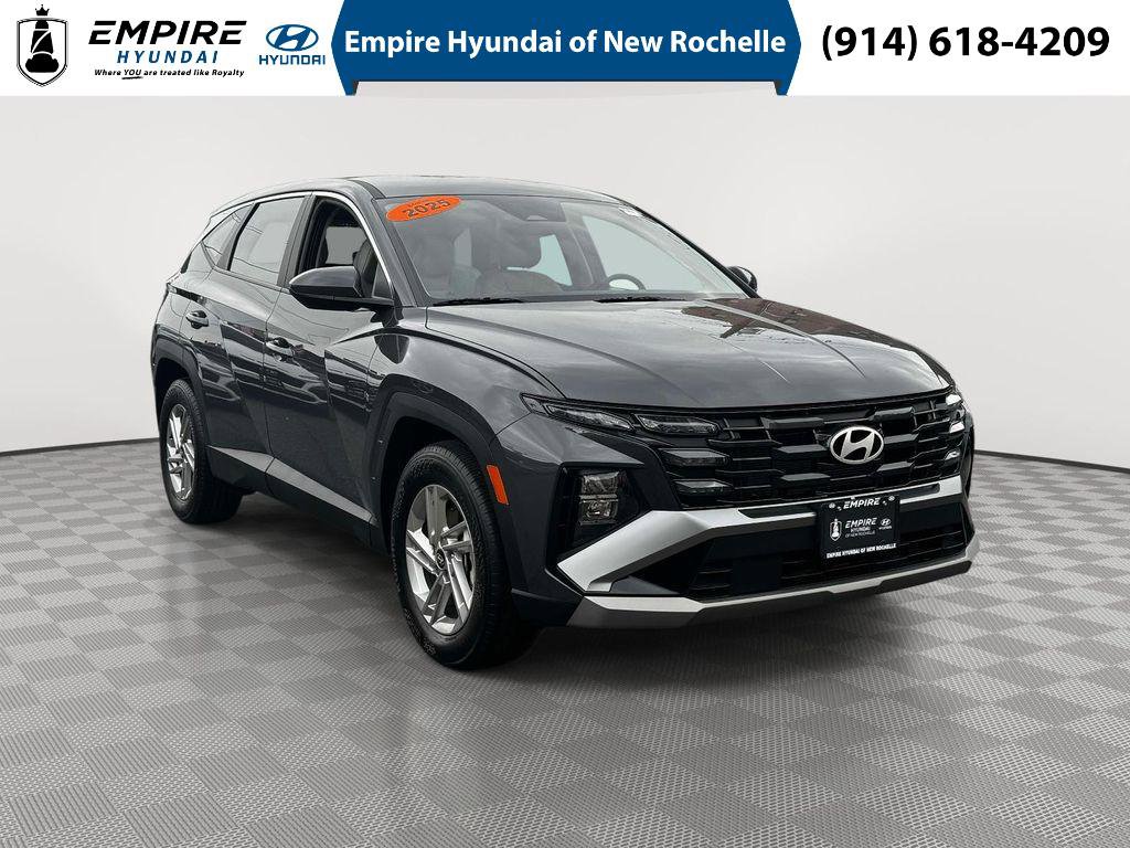 Used 2025 Hyundai Tucson SE FWD image 1