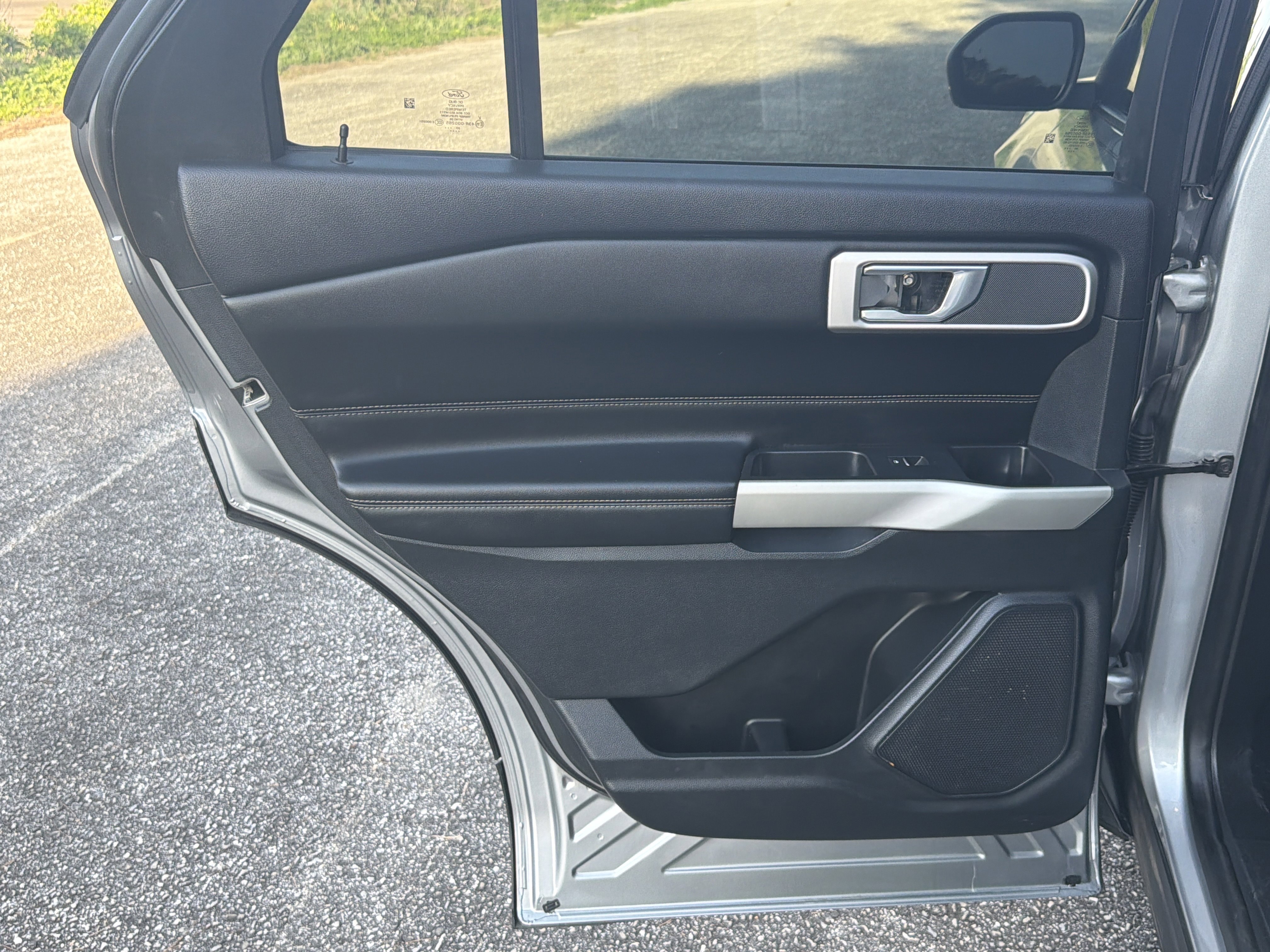 Used 2021 Ford Explorer XLT w/ Equipment Group 202A image 7