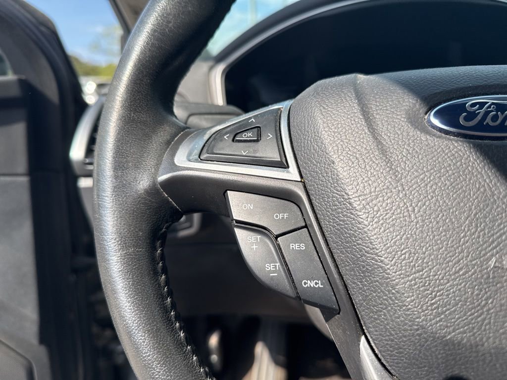 Used 2015 Ford Fusion SE w/ Equipment Group 201A image 9