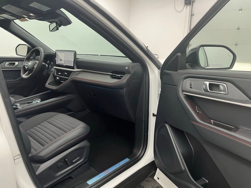 New 2026 Ford Explorer ST-Line w/ ST-Line Street Pack image 26