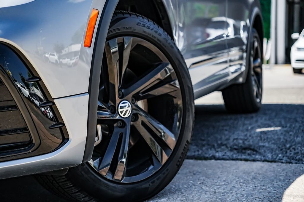 Used 2024 Volkswagen Tiguan SE R-Line image 2