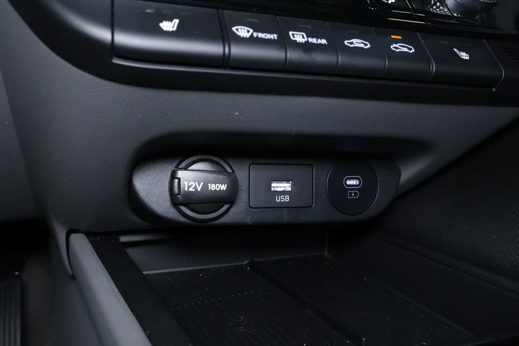 Used 2025 Hyundai Elantra SEL image 30