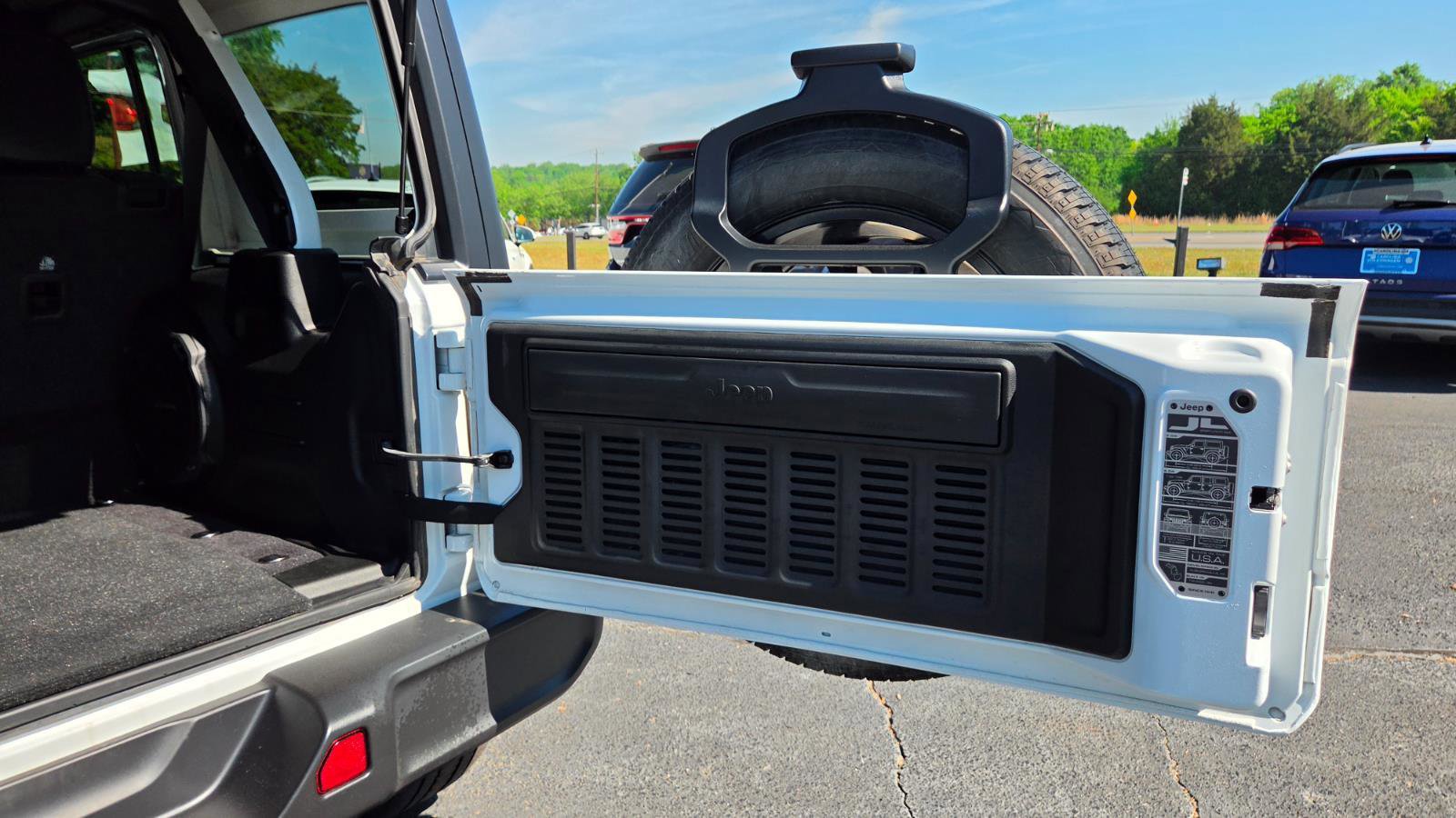 Used 2023 Jeep Wrangler Sahara w/ Cold Weather Group image 57