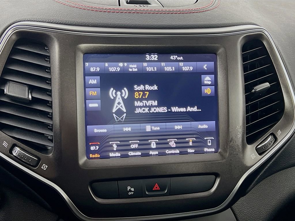 Used 2019 Jeep Cherokee Trailhawk w/ Comfort/Convenience Group image 15