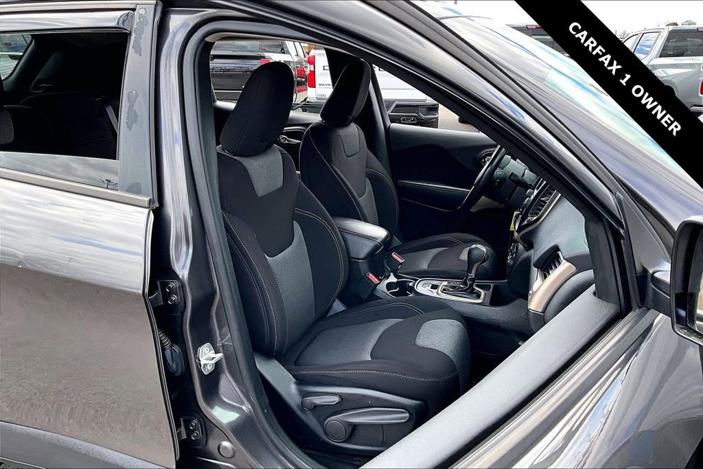 Used 2018 Jeep Cherokee Latitude w/ Altitude Package image 26