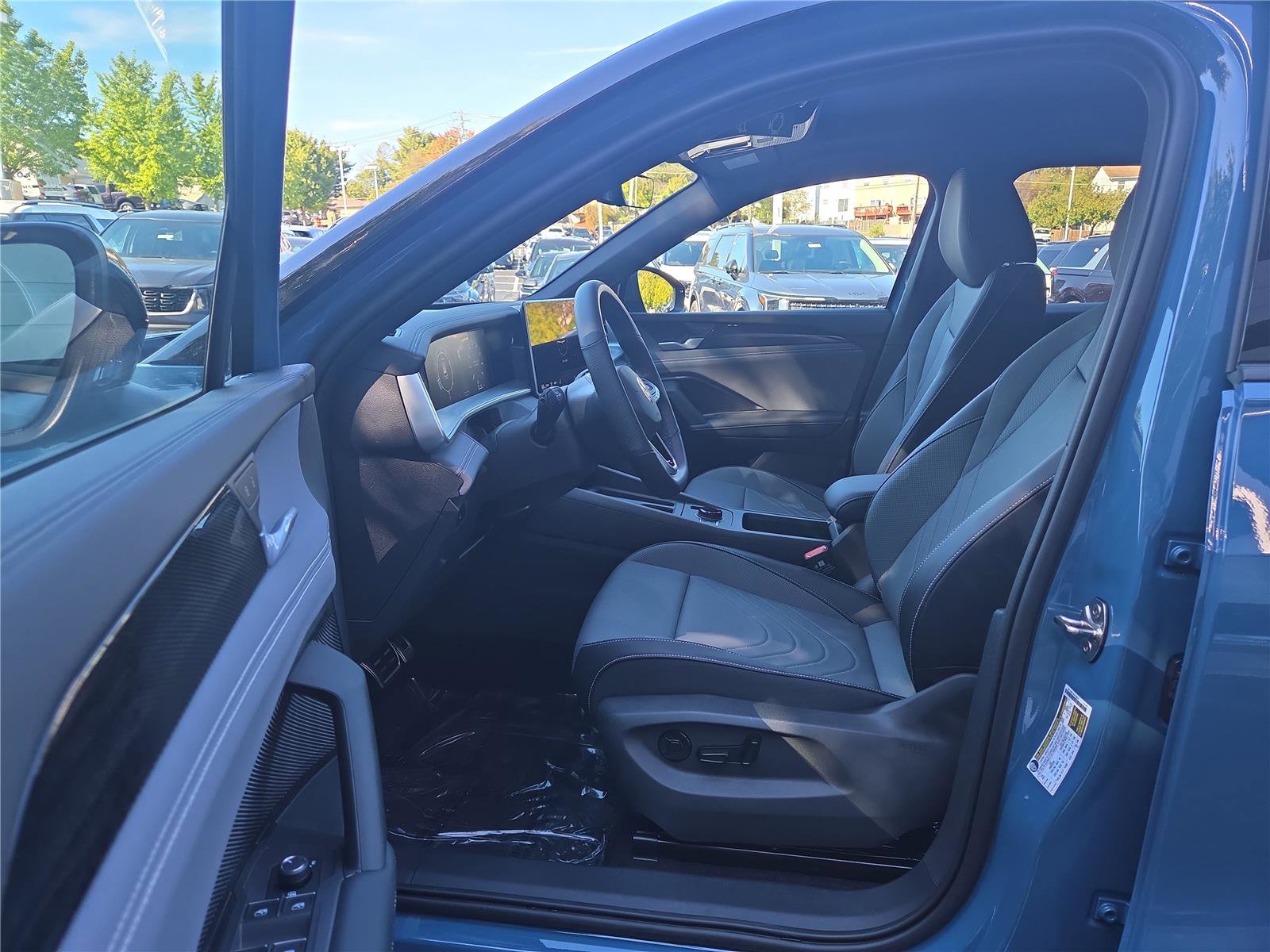 New 2025 Volkswagen Tiguan SE R-Line image 15