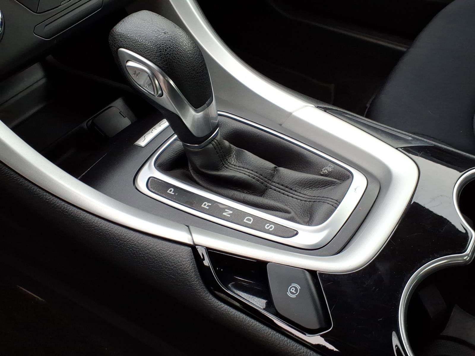 Used 2016 Ford Fusion SE image 9