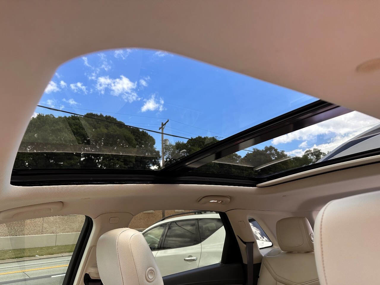 Used 2019 Cadillac XT5 Luxury w/ LPO, Radiant Package image 17