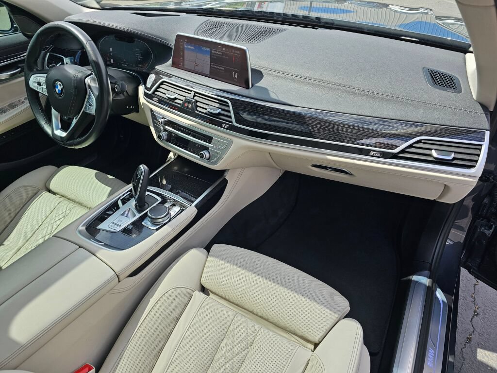 Used 2020 BMW 740i w/ Premium Package RWD image 11