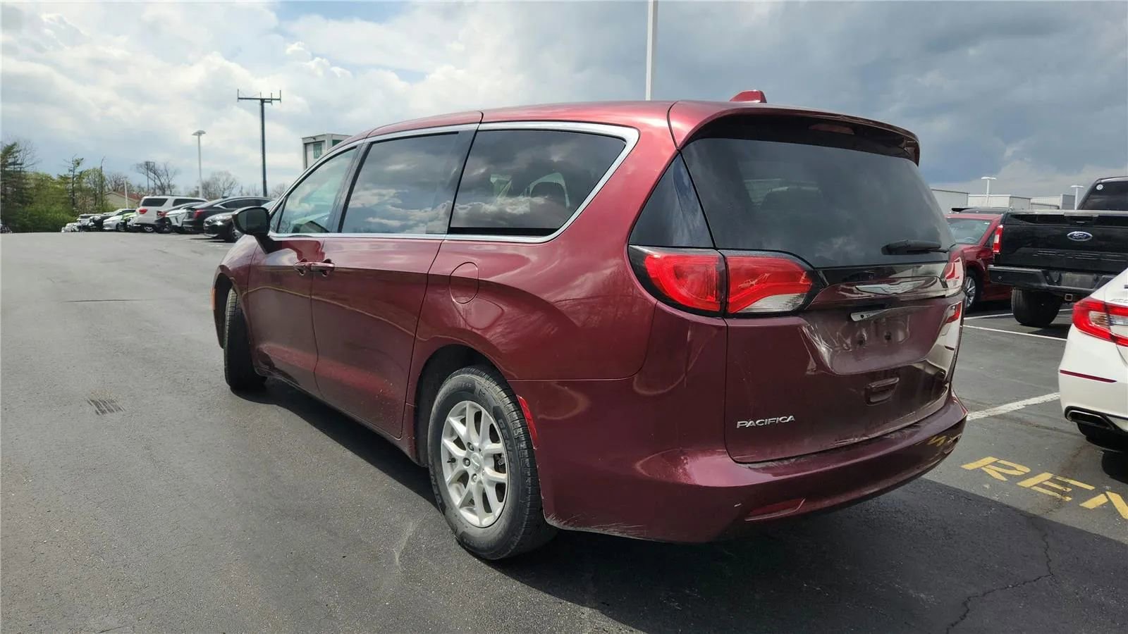 Used 2017 Chrysler Pacifica Touring image 6