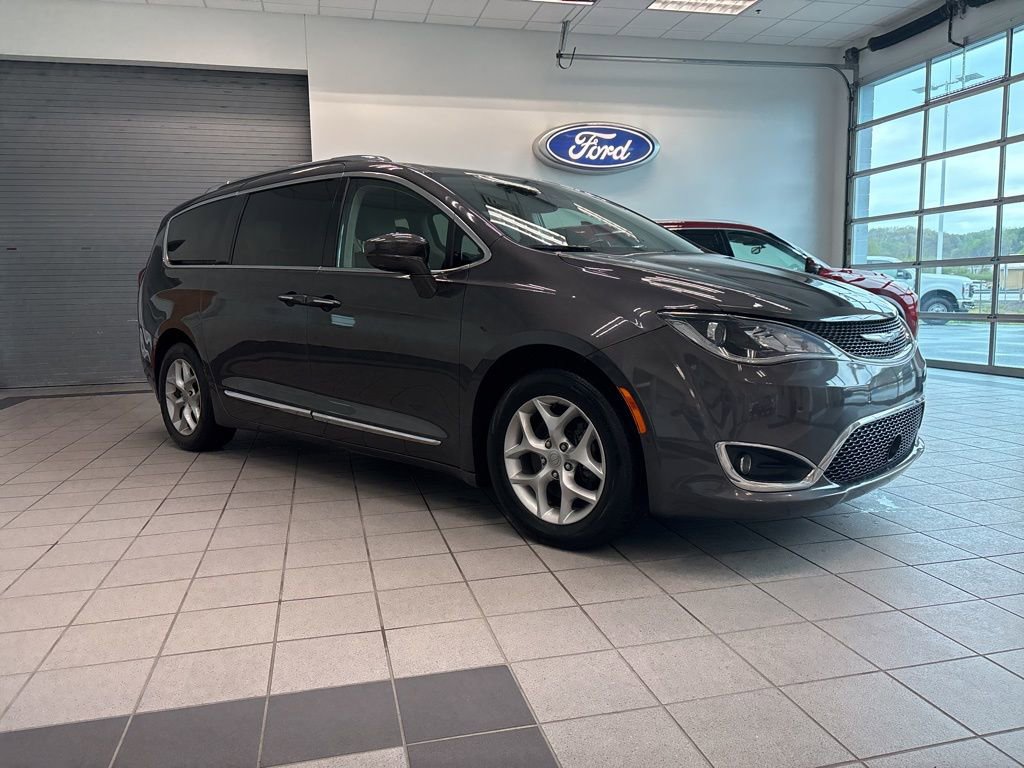 Used 2019 Chrysler Pacifica Touring-L Plus w/ Advanced Safetytec Group FWD image 1