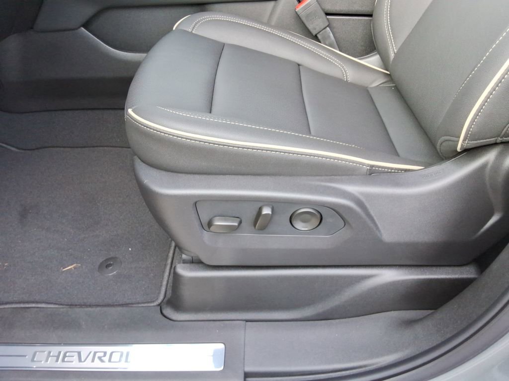 New 2026 Chevrolet Suburban Premier image 25