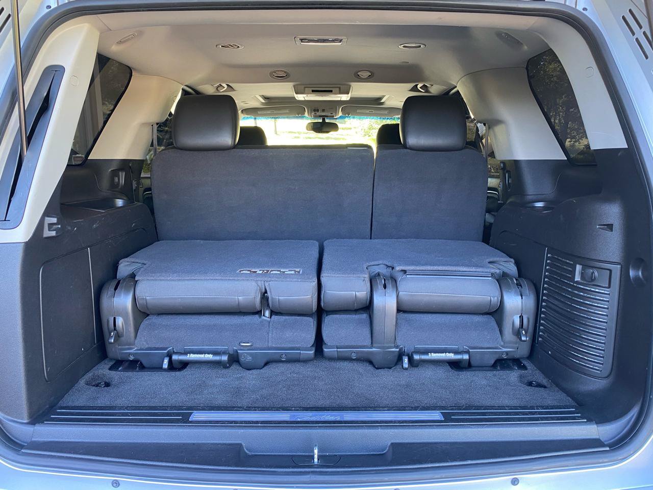 Used 2013 Cadillac Escalade Premium AWD/4WD image 31