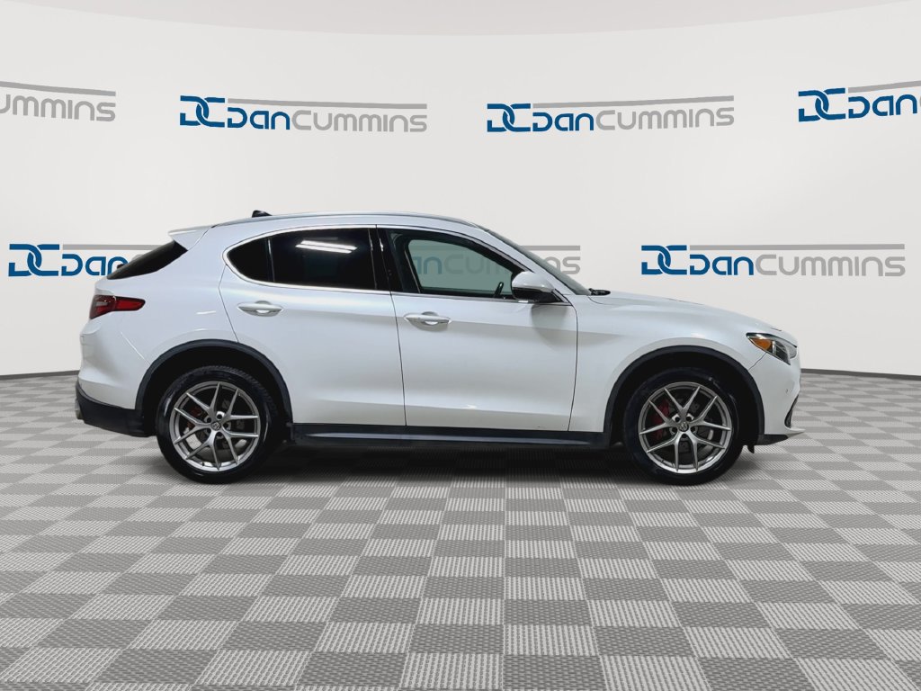 Used 2018 Alfa Romeo Stelvio Ti w/ TI Performance Package AWD/4WD image 9
