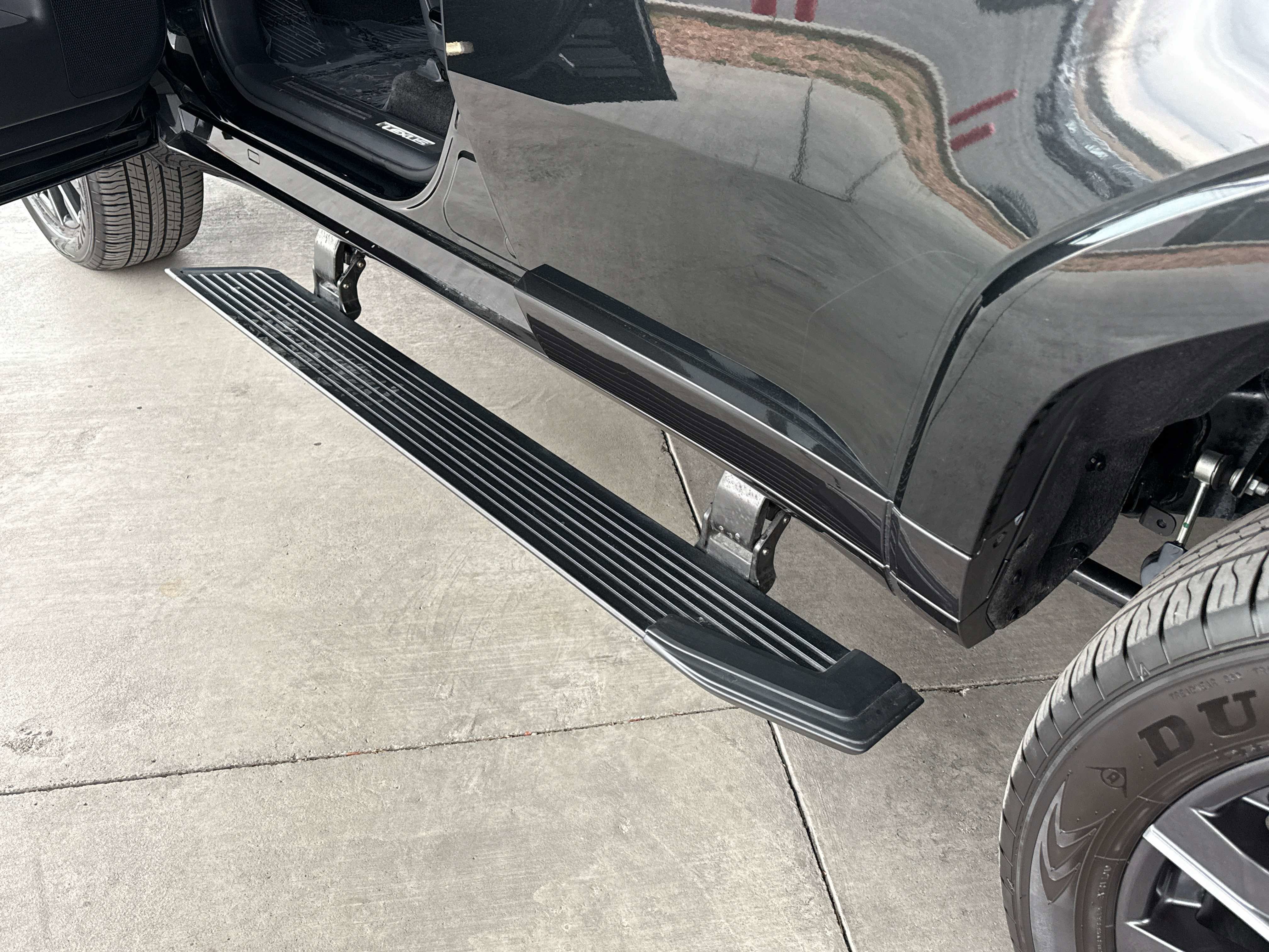 Used 2025 Lexus GX 550 w/ Accessory Package (2T) image 23