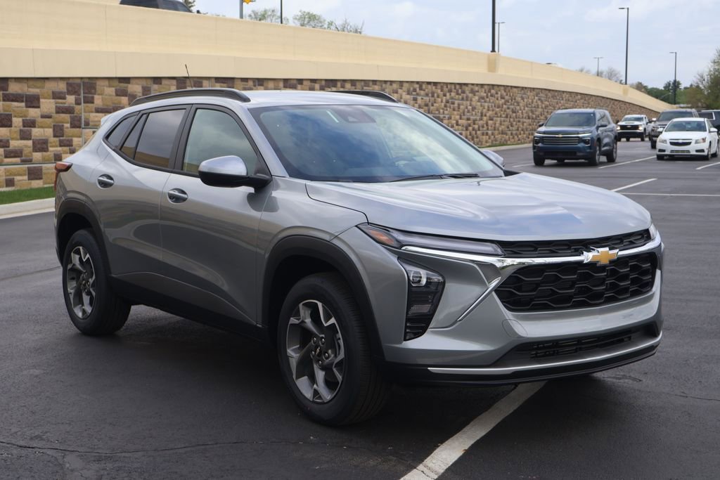 New 2026 Chevrolet Trax LT w/ Driver Confidence Package FWD image 10
