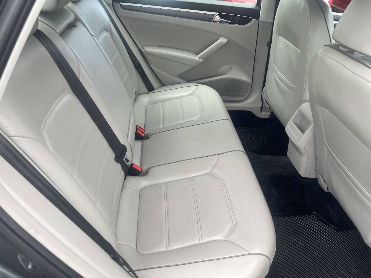 Used 2017 Volkswagen Passat 1.8T R-Line FWD image 21