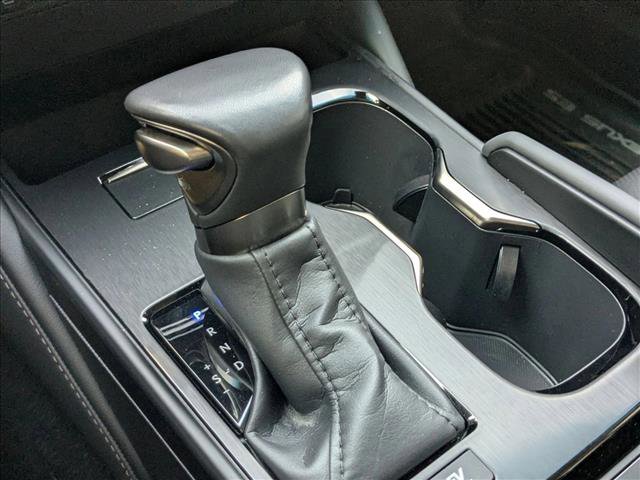 Certified 2025 Lexus ES 300h w/ Premium Package image 11