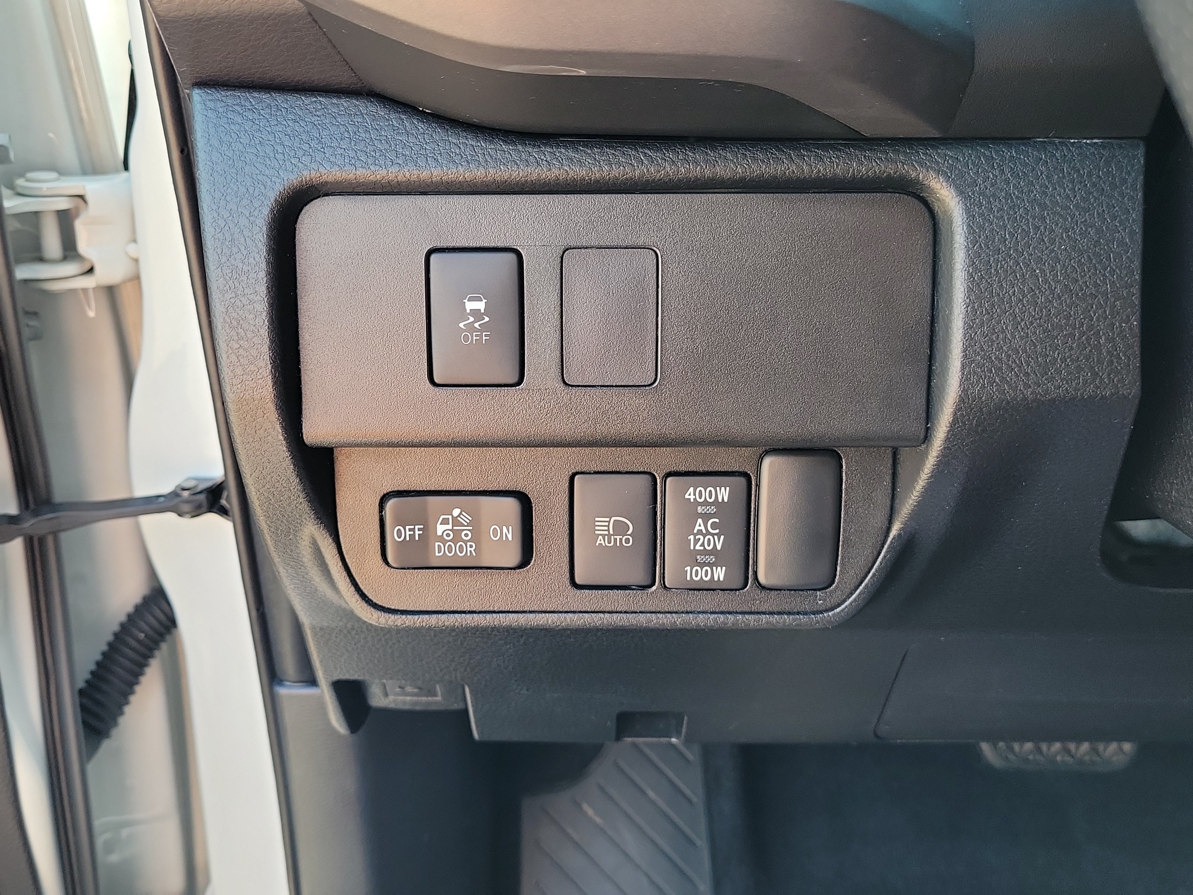 Used 2020 Toyota Tacoma TRD Off-Road w/ Technology Package AWD/4WD image 20
