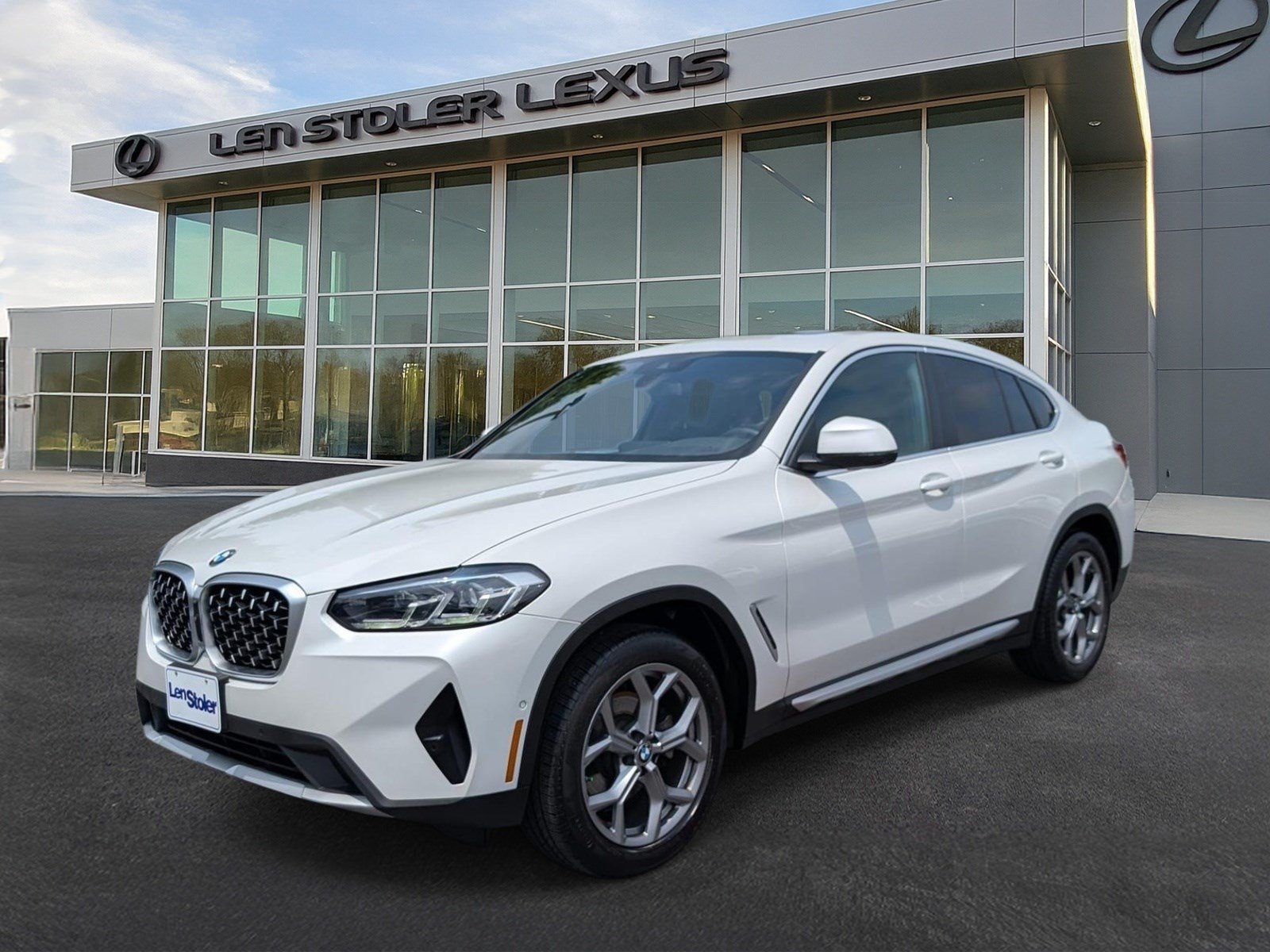 Used 2024 BMW X4 xDrive30i w/ Parking Assistance Package AWD/4WD image 7