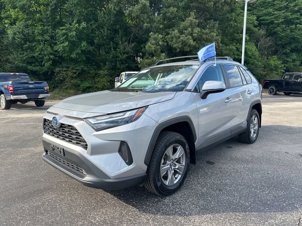 Used 2024 Toyota RAV4 XLE AWD/4WD image 7