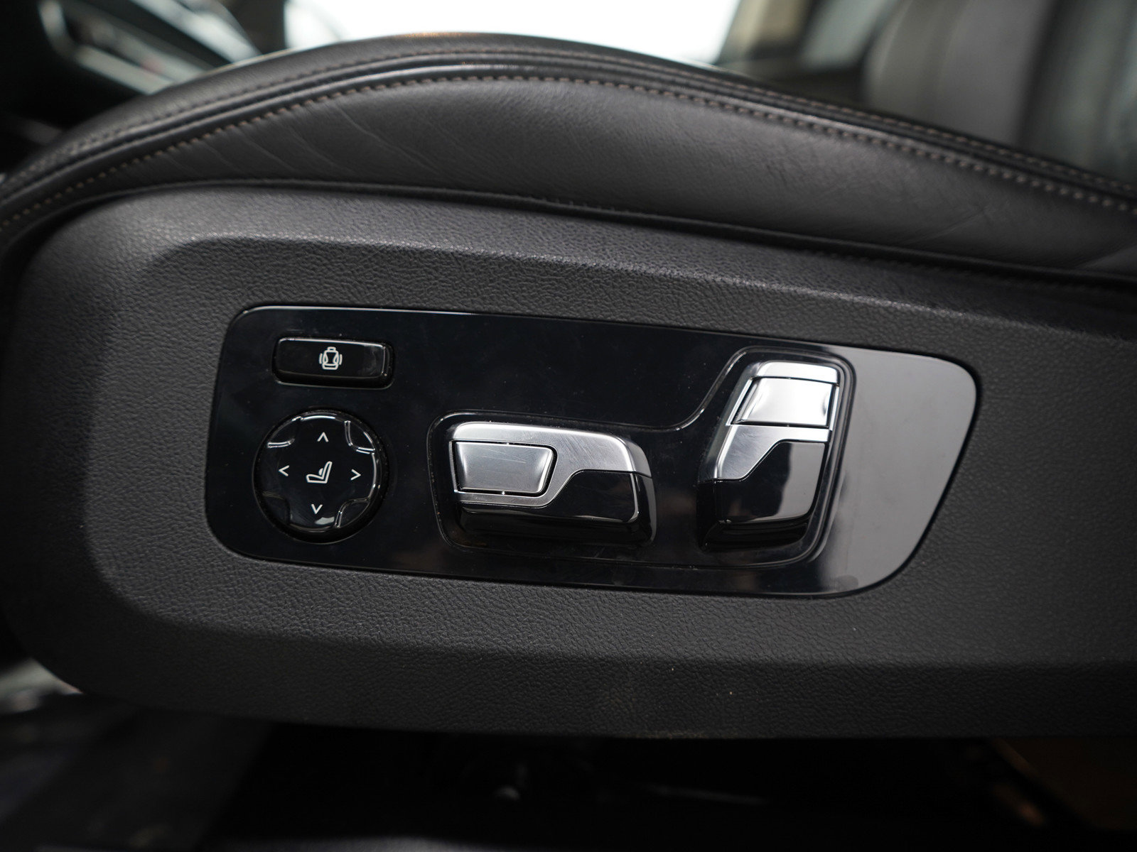 Used 2023 BMW X7 xDrive40i image 26