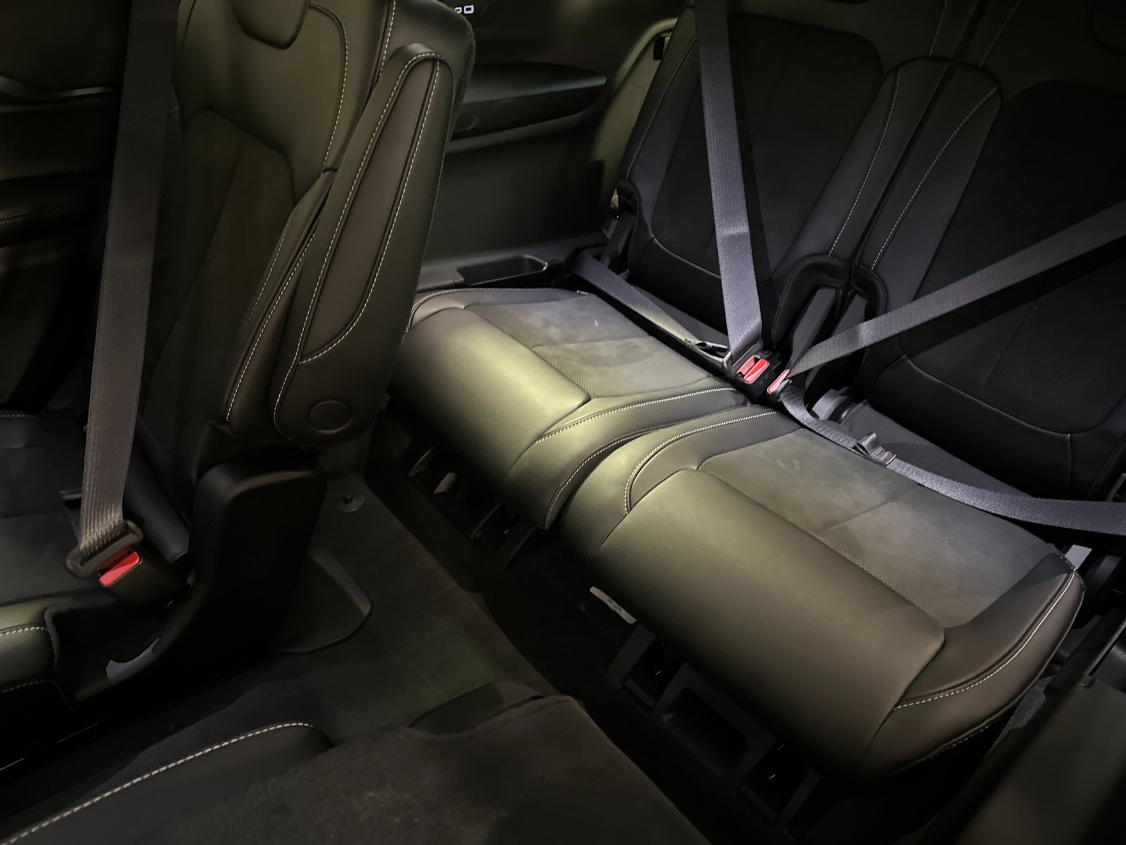 Used 2025 Jeep Grand Cherokee L Altitude image 14